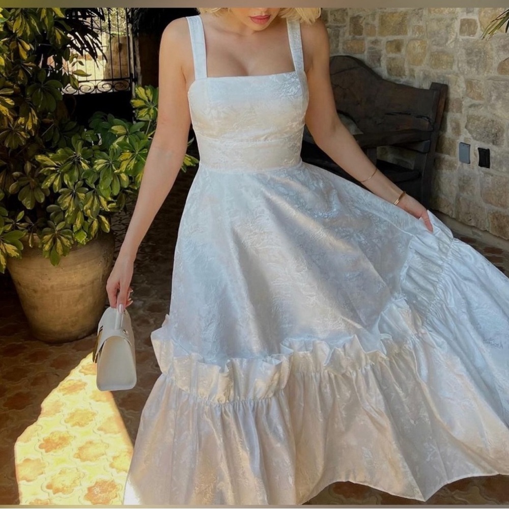 Whiter Unway Hope Jacquard
Midi Dress.